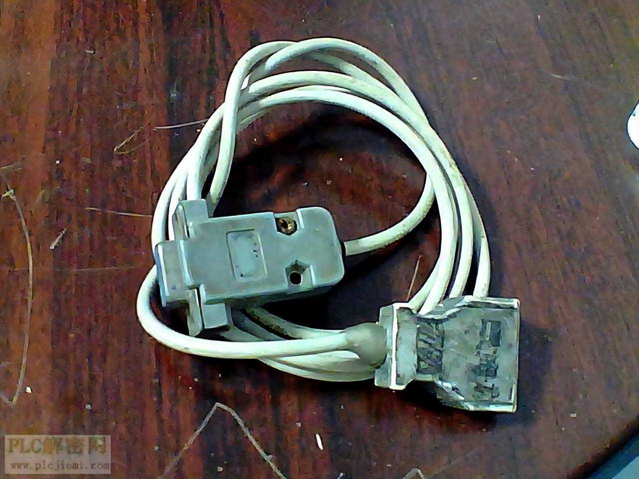 欧姆龙CPM系列PLC编程电缆自制图