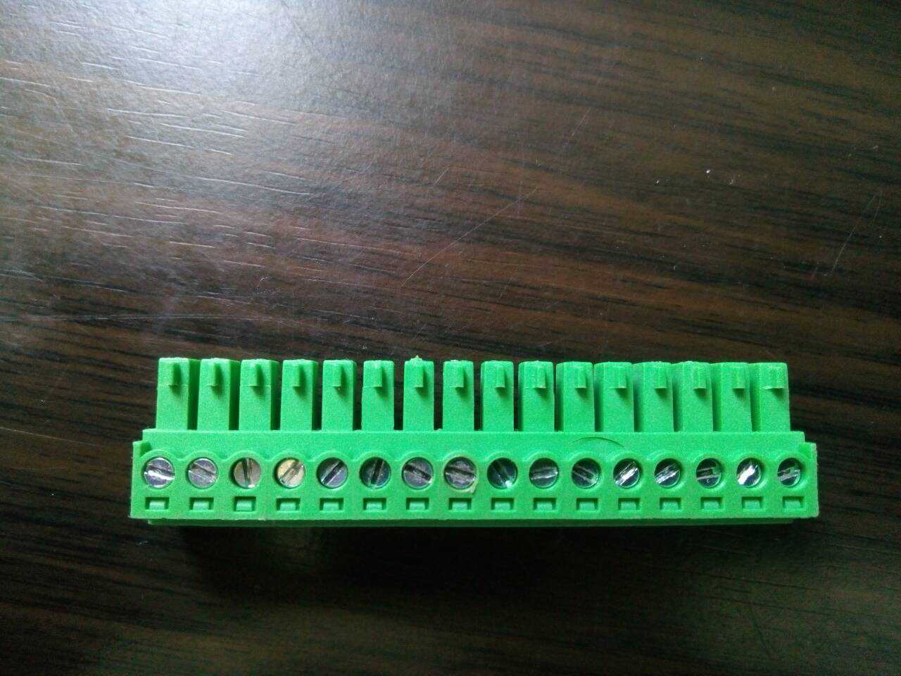 如何在中达优控一体机上实现温度显示？