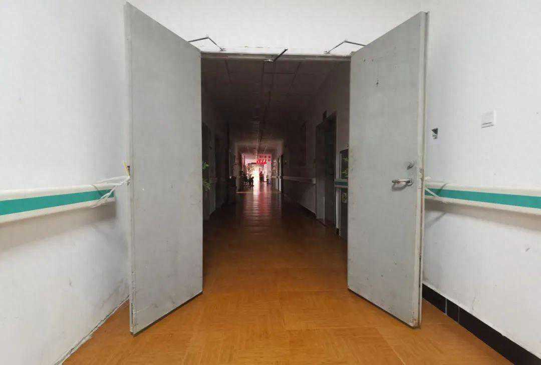 册亨一养老院常闭式防火门“常开” 消防责令立即整改