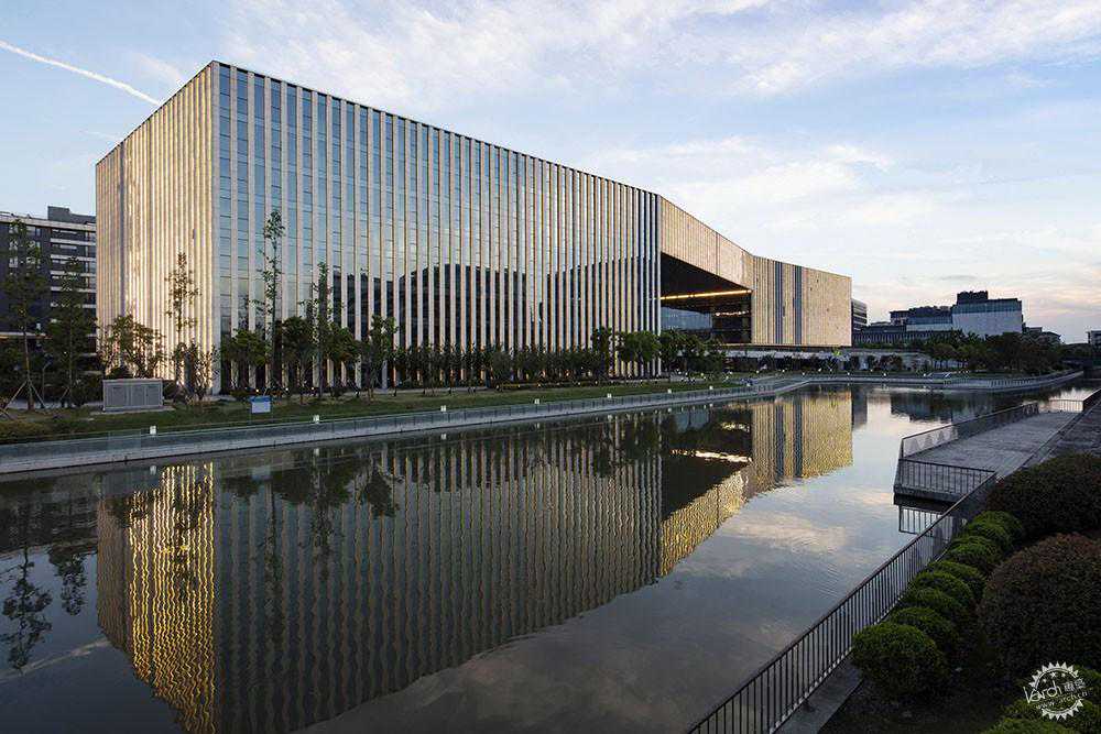 临空之门，凝聚世界目光的虹桥门户