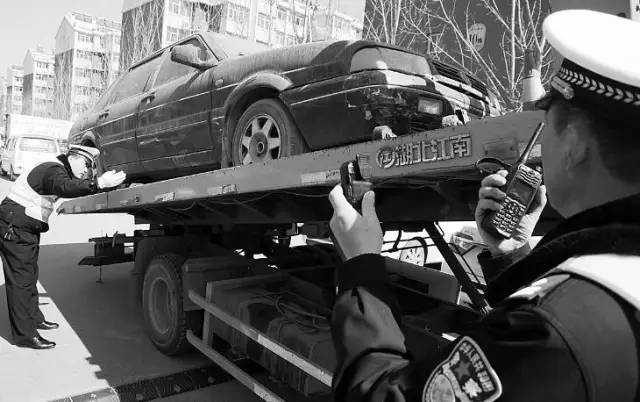 面对僵尸车，沧州交警使出大招“拖字诀”！（另附2月25日至2017年3月1日机动车交通违法公告）