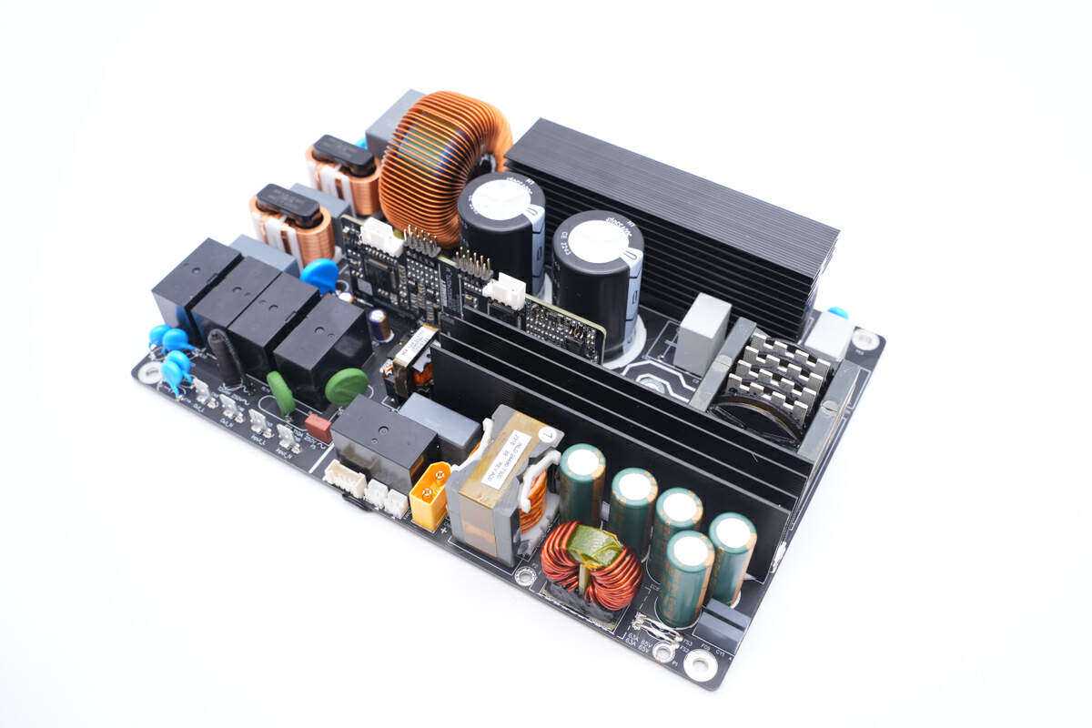 支持48V锂电池组恒压恒流充电，麦格米特2200W双向逆变方案解析