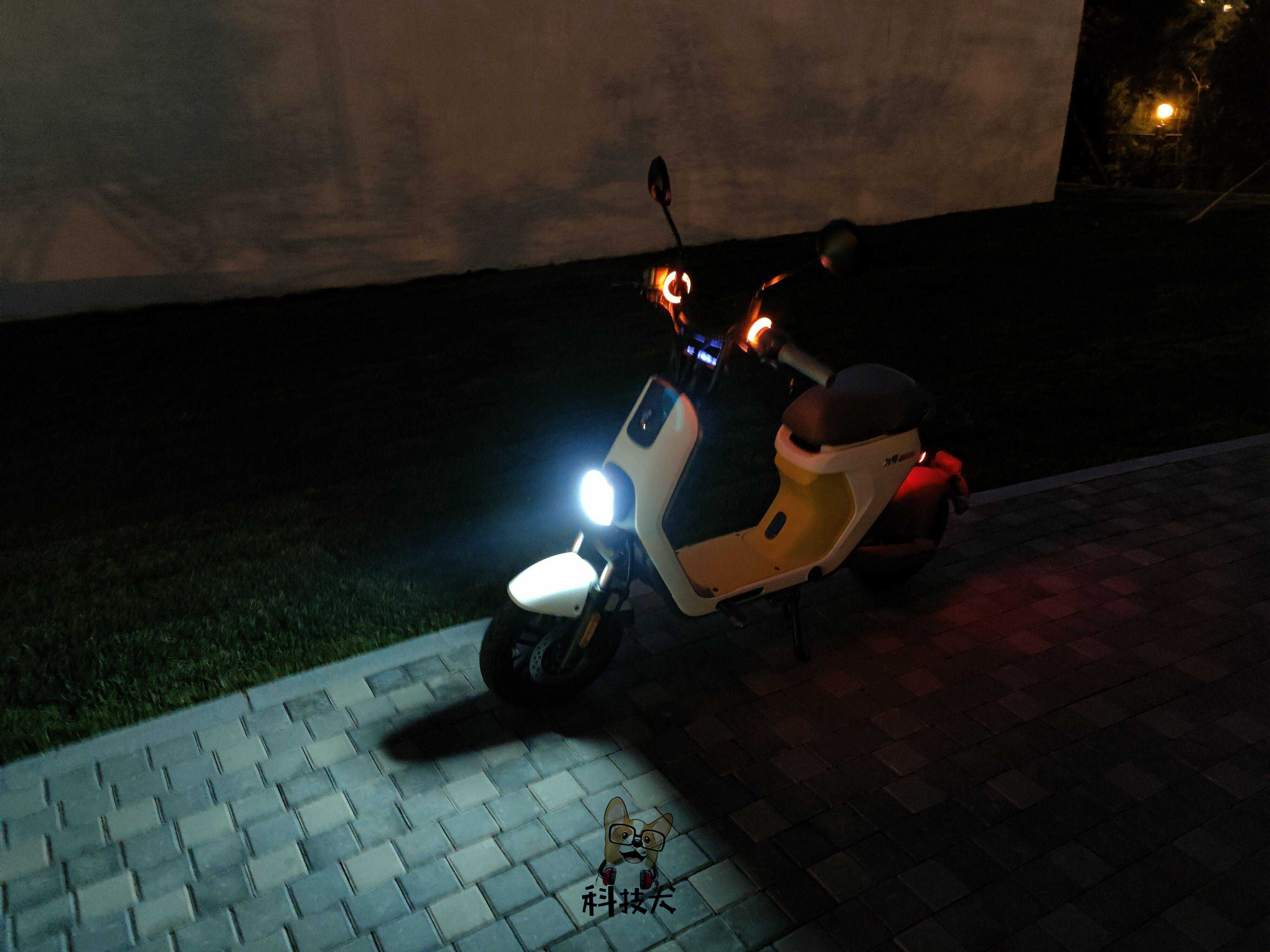 九号电动自行车C60体验：无钥匙解锁即停即走，三重定位智能防盗