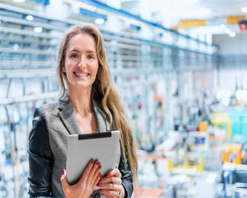 我国自主研制全球最大打桩船成功下线“强大心脏”