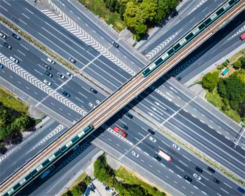 斜导轨数控车床的结构和功能