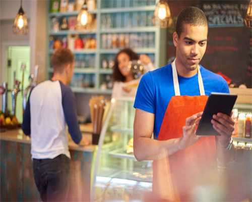 天津德功机械取得发动机曲轴加工的快速装夹装置专利，减少支撑座对曲轴主体的负荷，增加装置的使用寿命