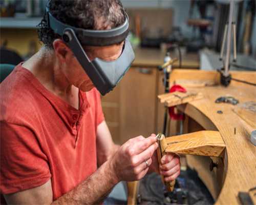 纺织企业快步“跑”向专精深（经济新方位·传统制造业转型升级）