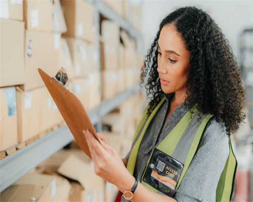 中业岛出现罕见一幕：30艘船一字排开，中国渔船撵着菲渔政船跑